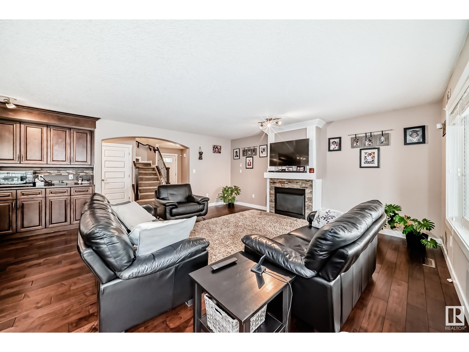 8710 180A AV NW