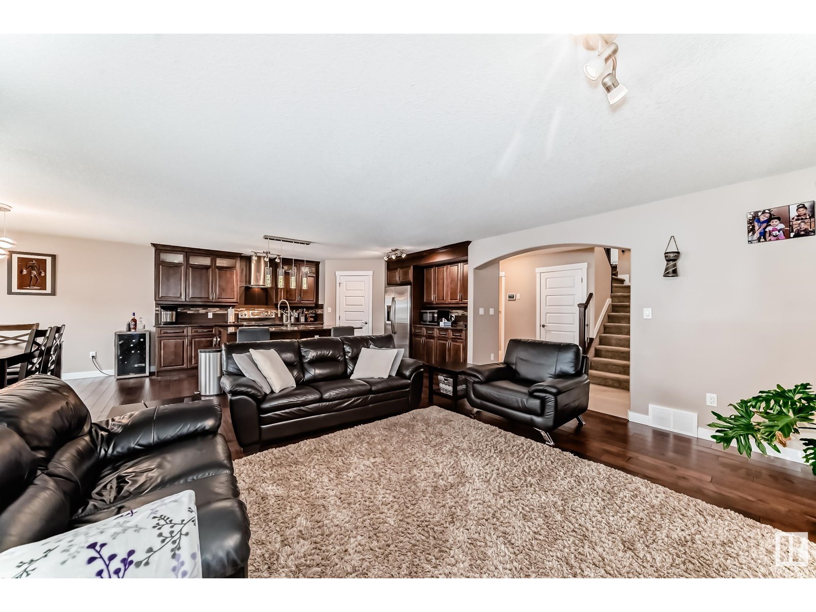 8710 180A AV NW