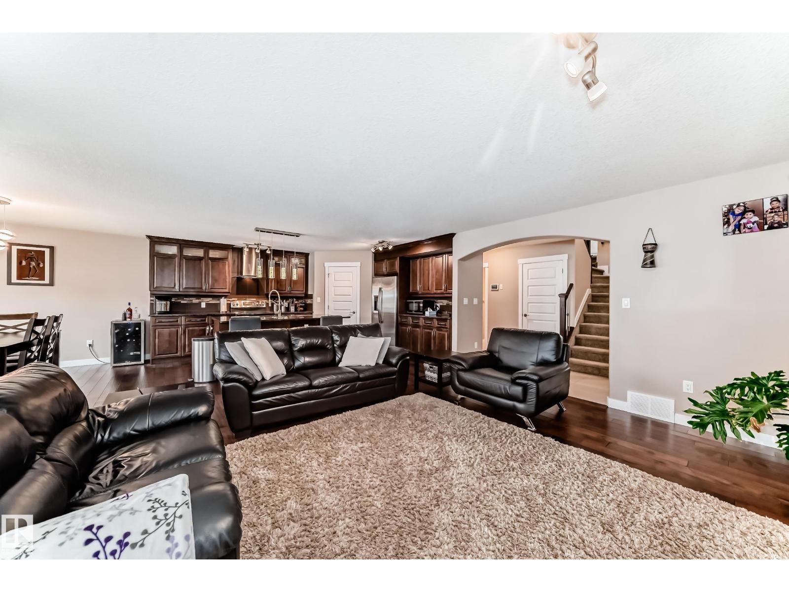 8710 180A AV NW