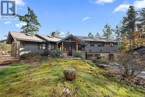 235 Hartland Ave Saanich BC V9E1L7