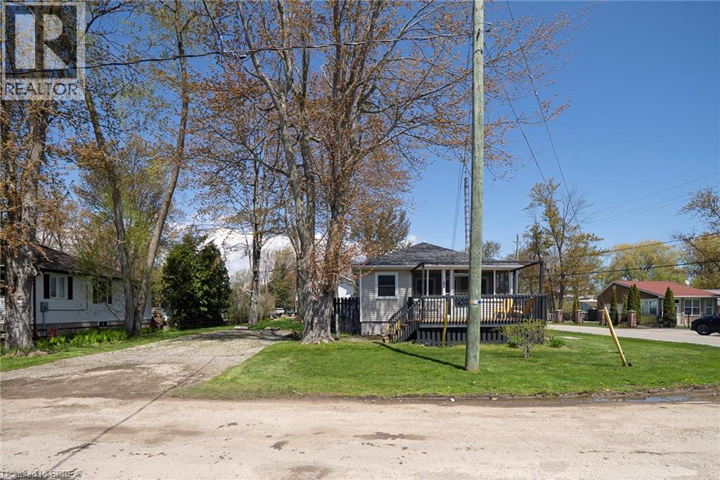 Photo 1 of 35 — 21 FERRIS Street, Turkey Point, ON N0E1W0