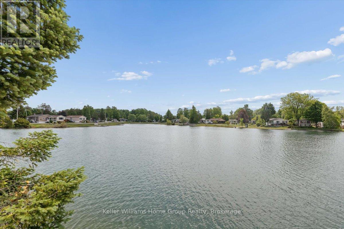 10 HEMLOCK CRESCENT