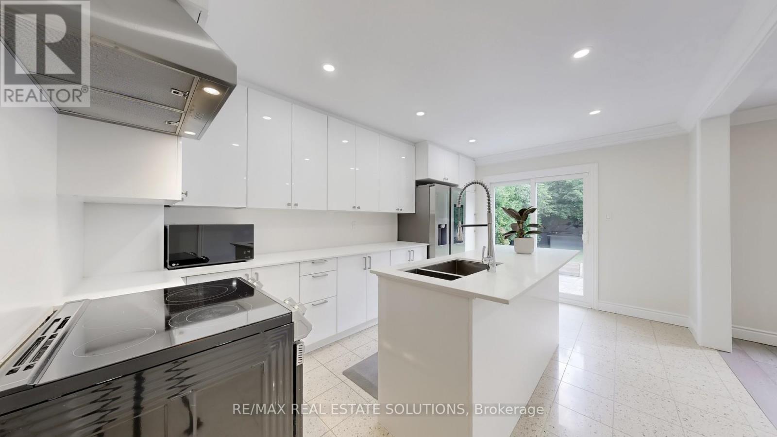 3 PAULINE COURT