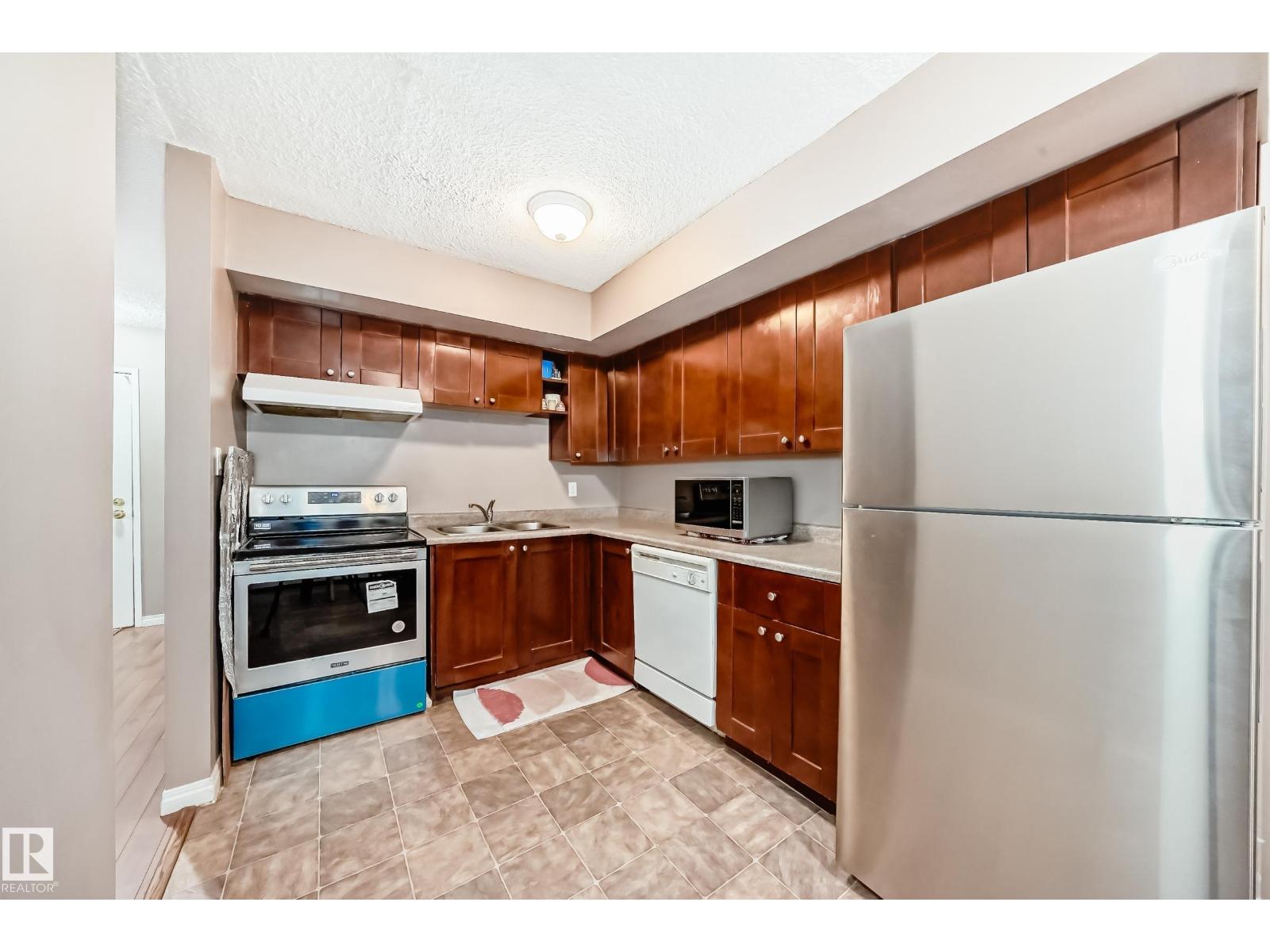 #119 16340 109 ST NW