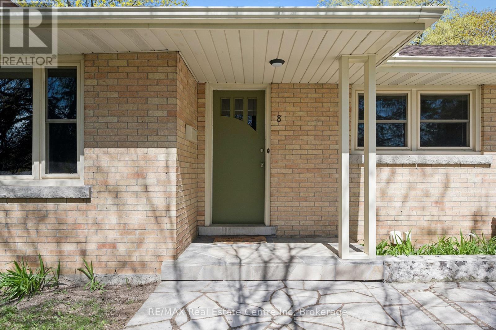 8 HARCOURT DRIVE