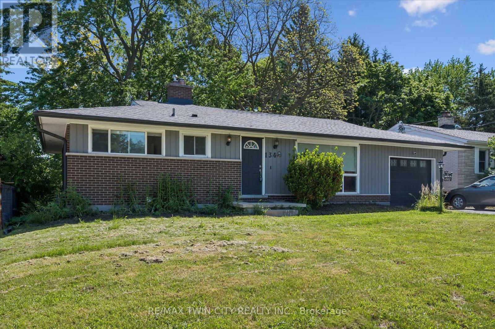 134 WESTMOUNT ROAD E