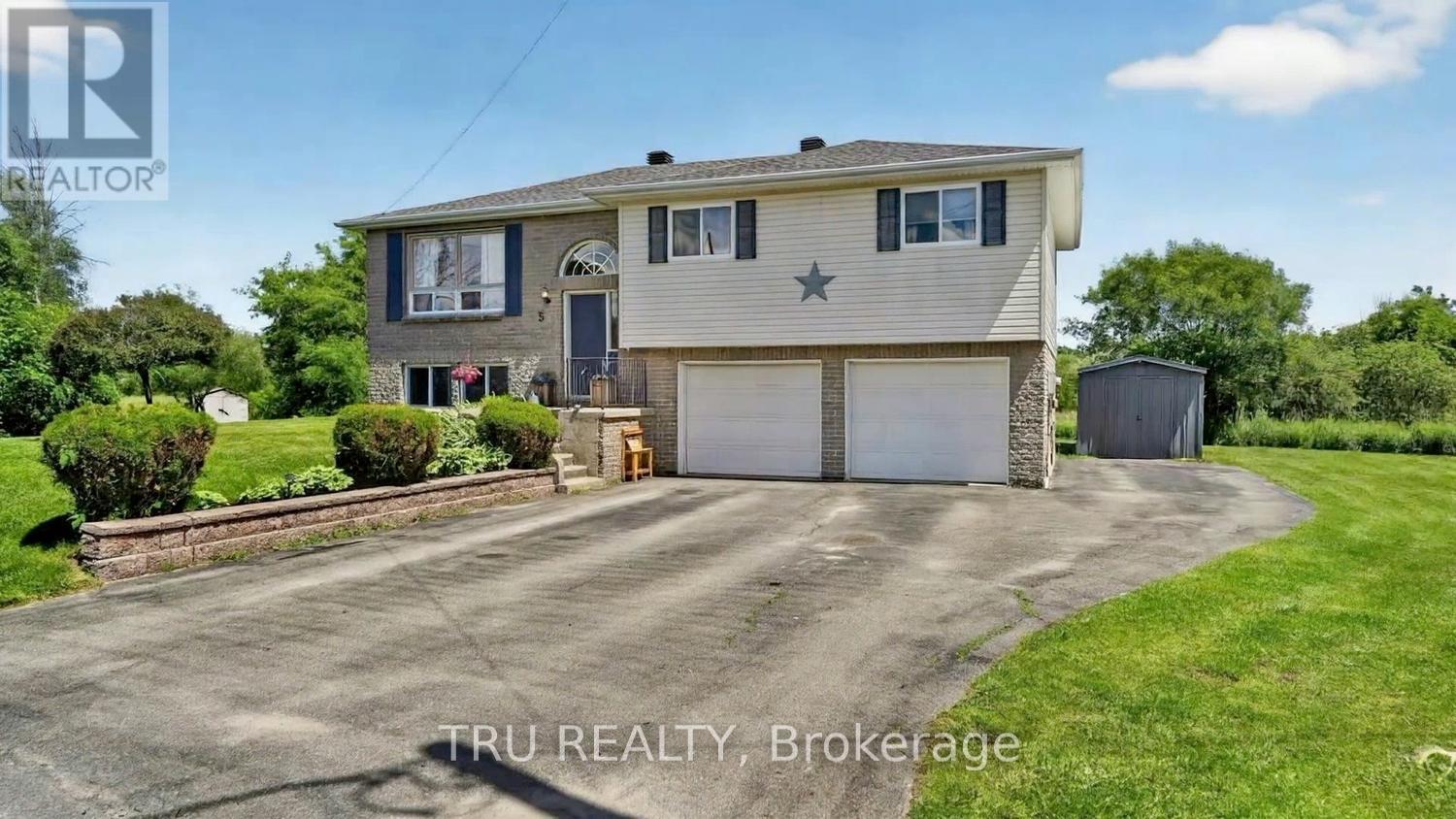 5 BROOKVIEW CRESCENT