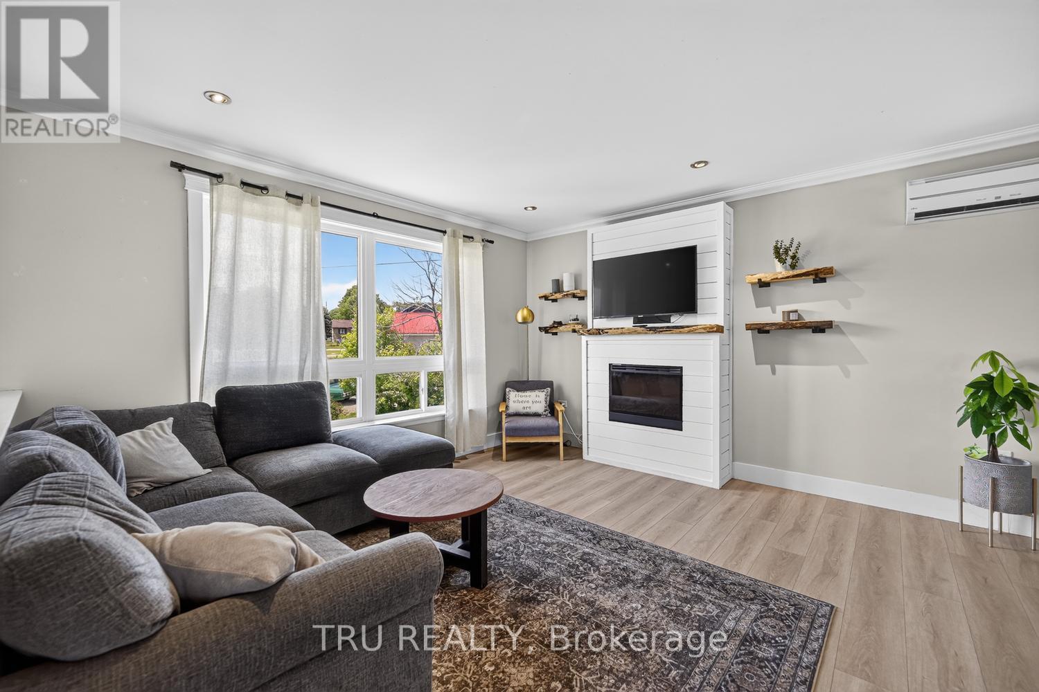 5 BROOKVIEW CRESCENT