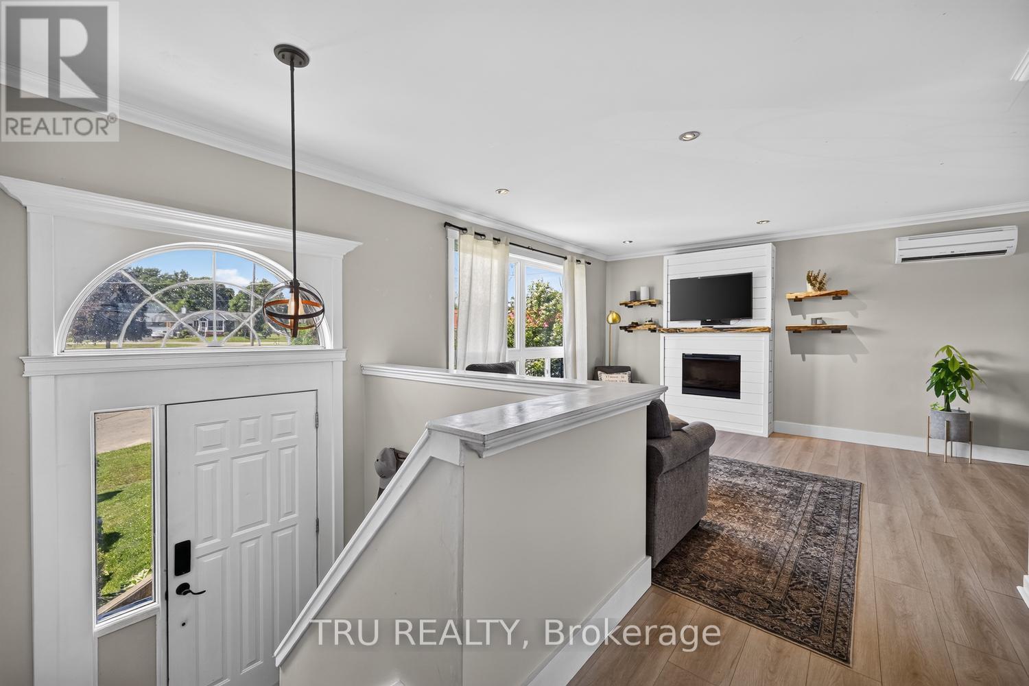 5 BROOKVIEW CRESCENT