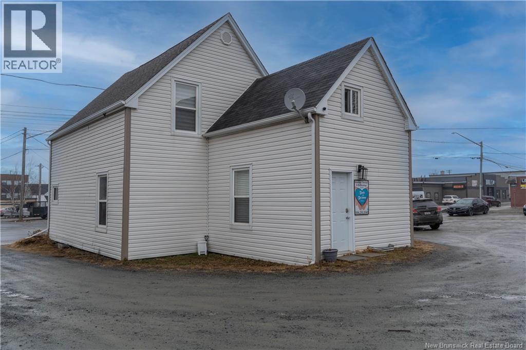 112 Duke Street - Photo 2