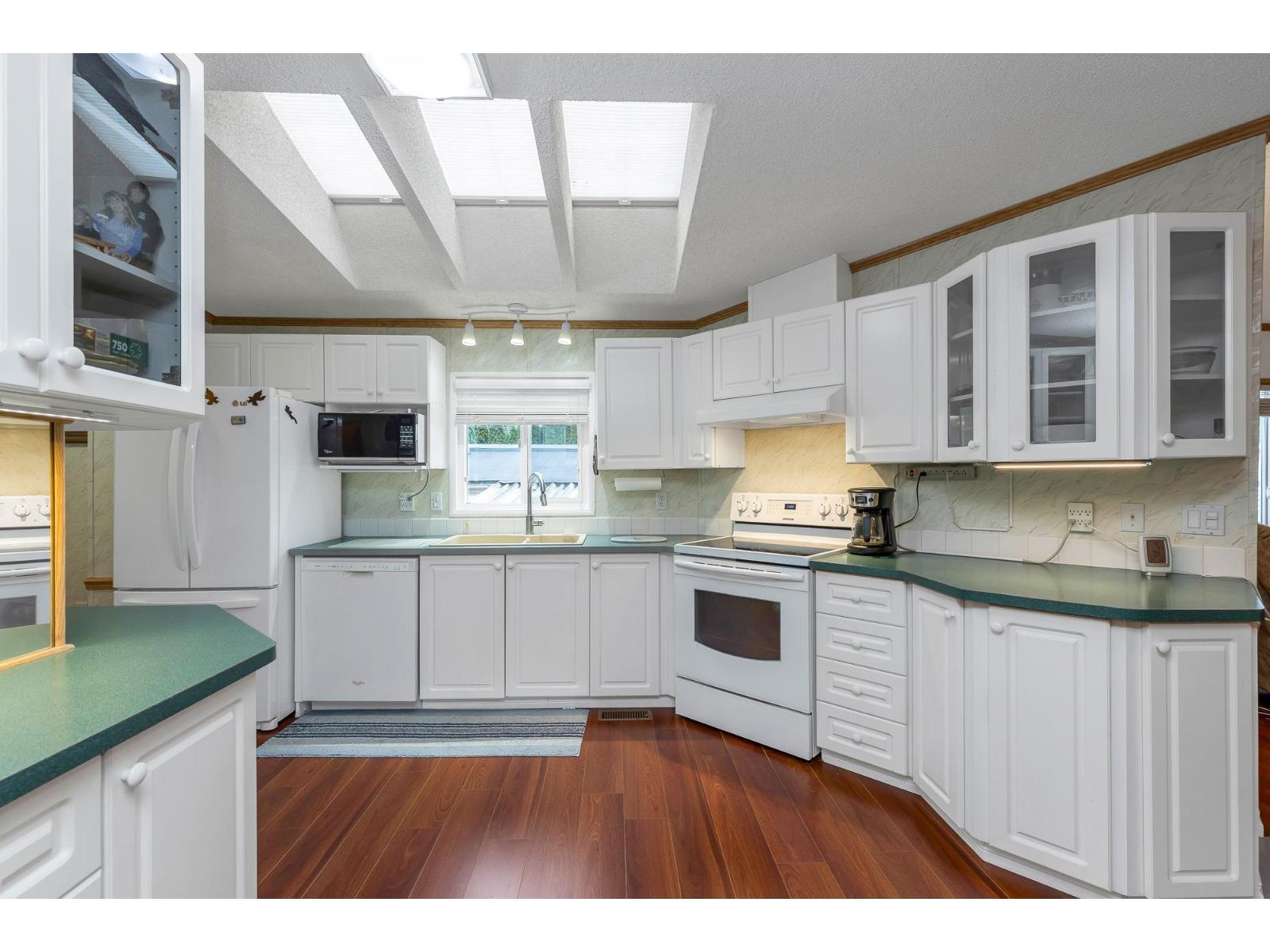 33 2035 MARTENS STREET