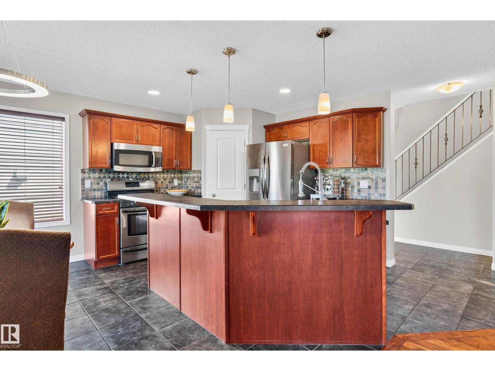 20628 92 AV NW