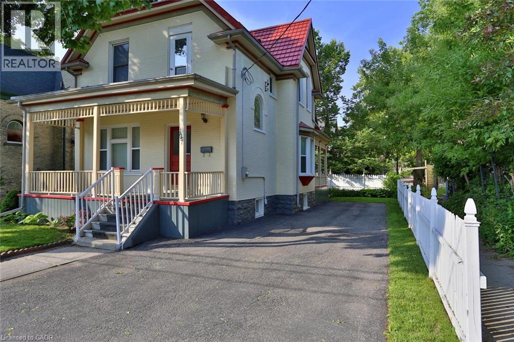 127 DUKE Street E