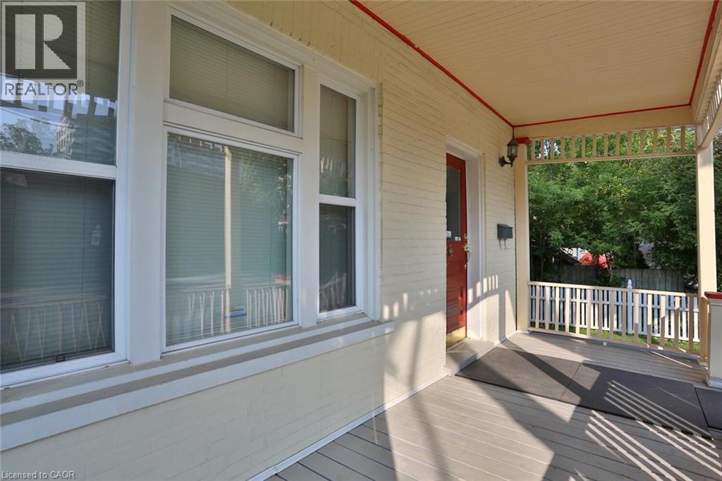 127 DUKE Street E