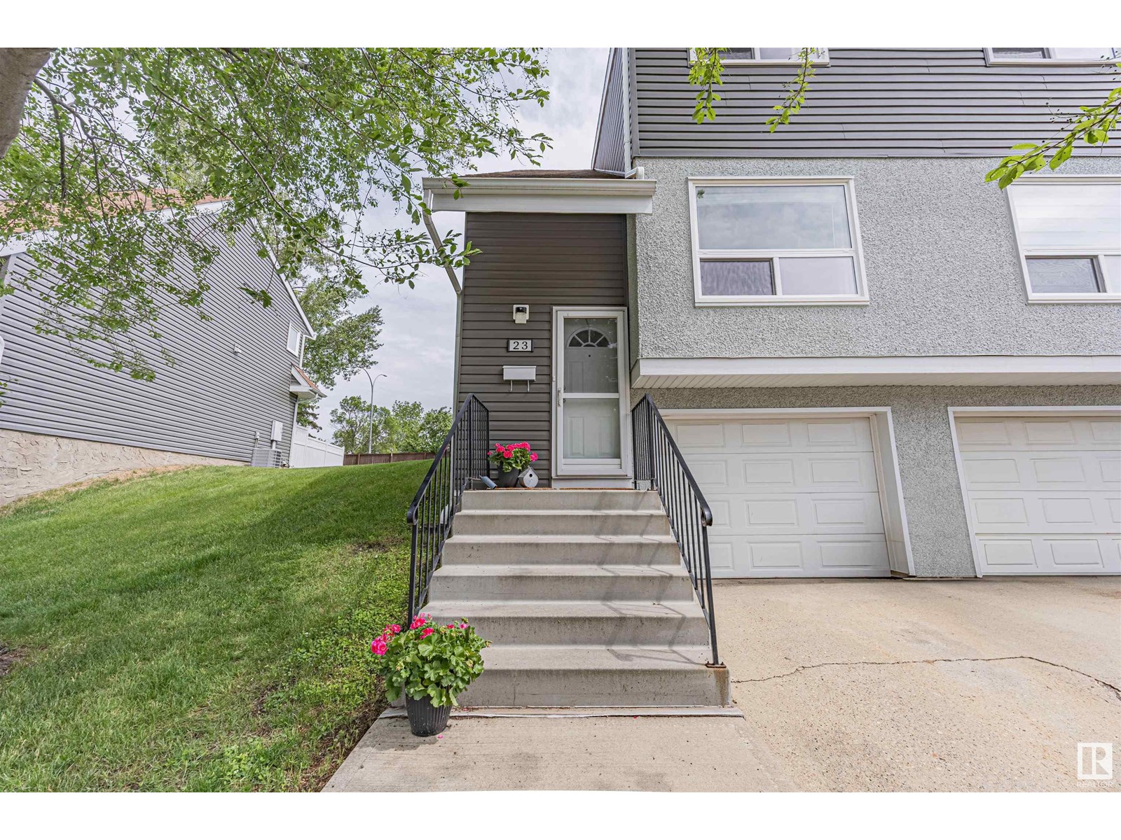 23 GRANDIN WOODS ESTATES