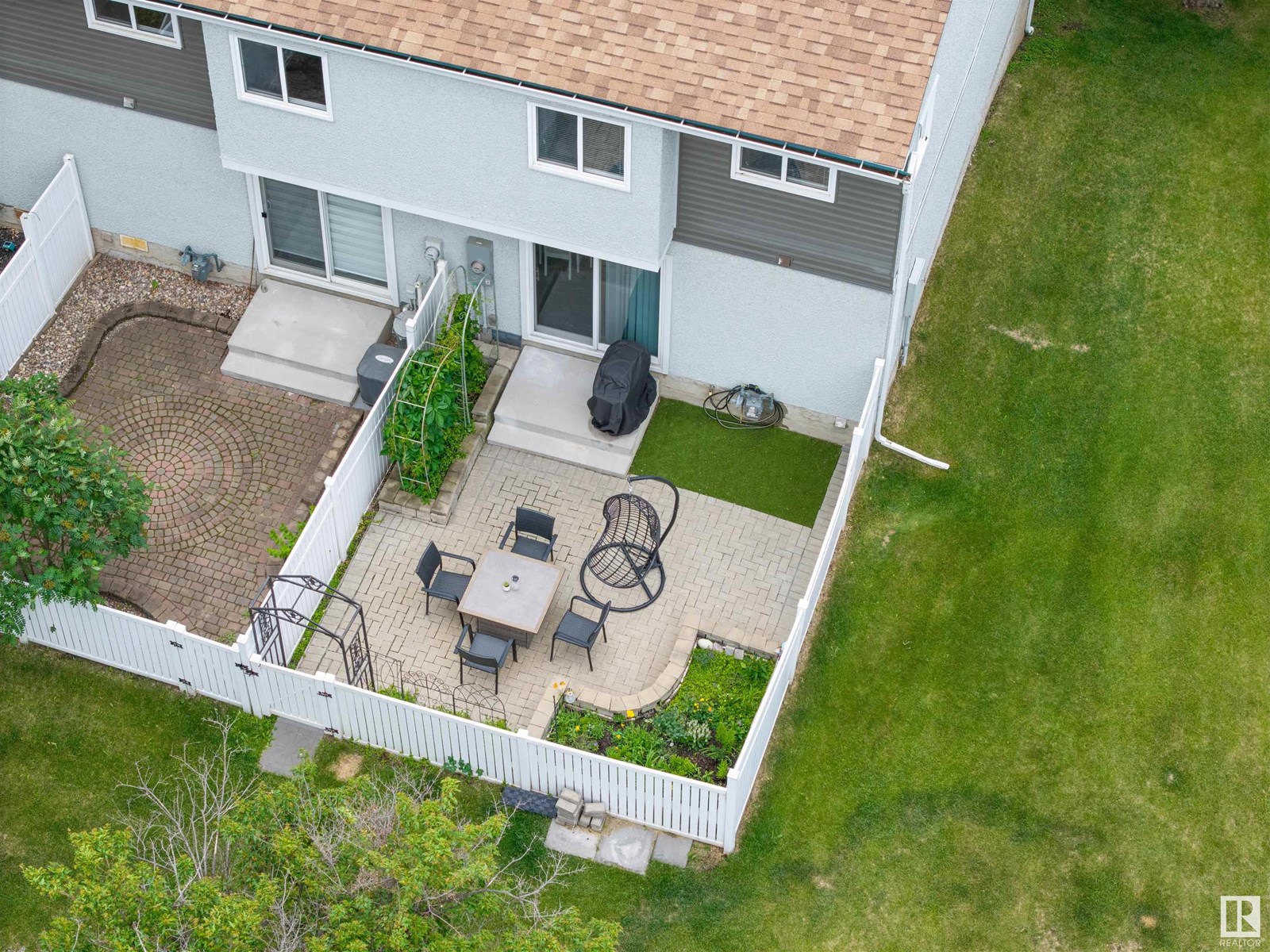 23 GRANDIN WOODS ESTATES