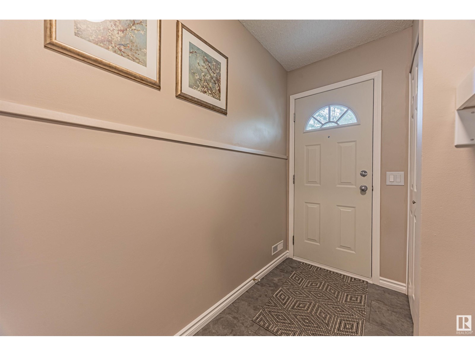23 GRANDIN WOODS ESTATES