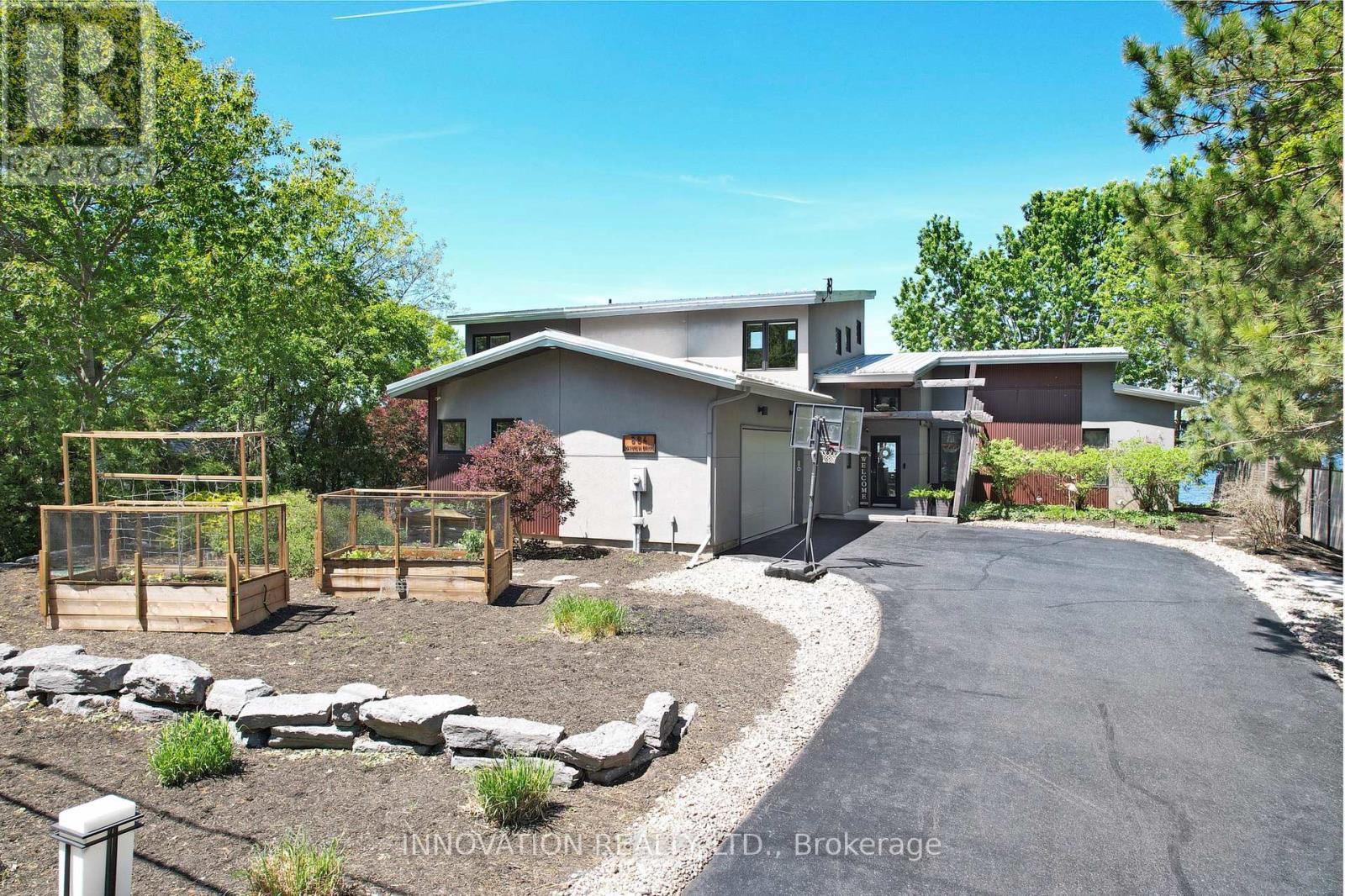 684 BAYVIEW DRIVE