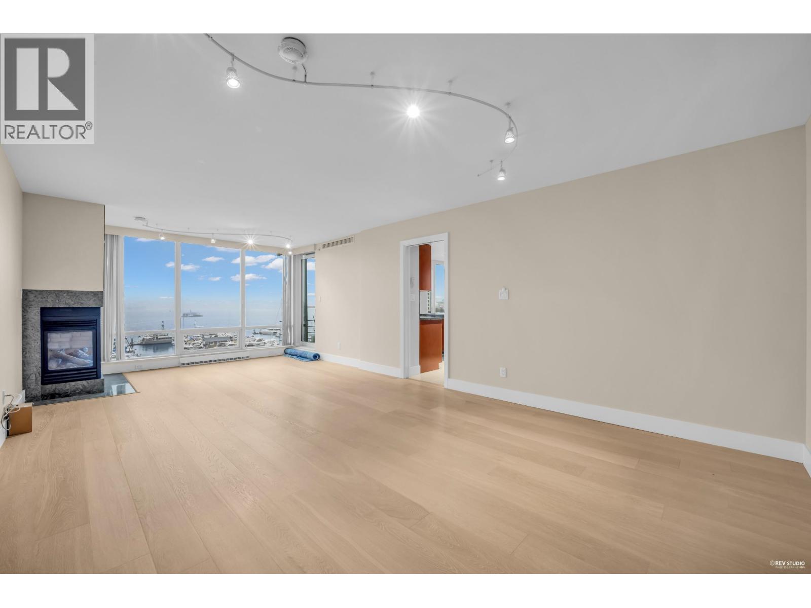 602 590 NICOLA STREET