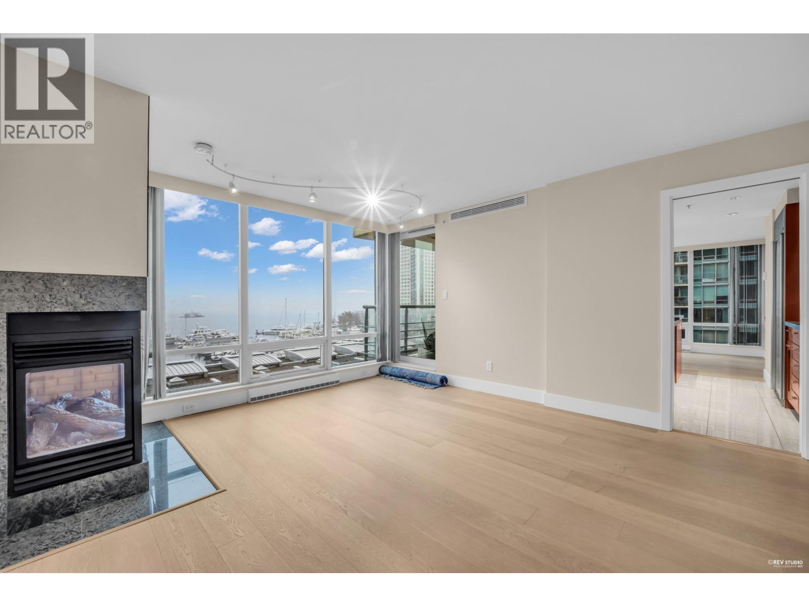 602 590 NICOLA STREET