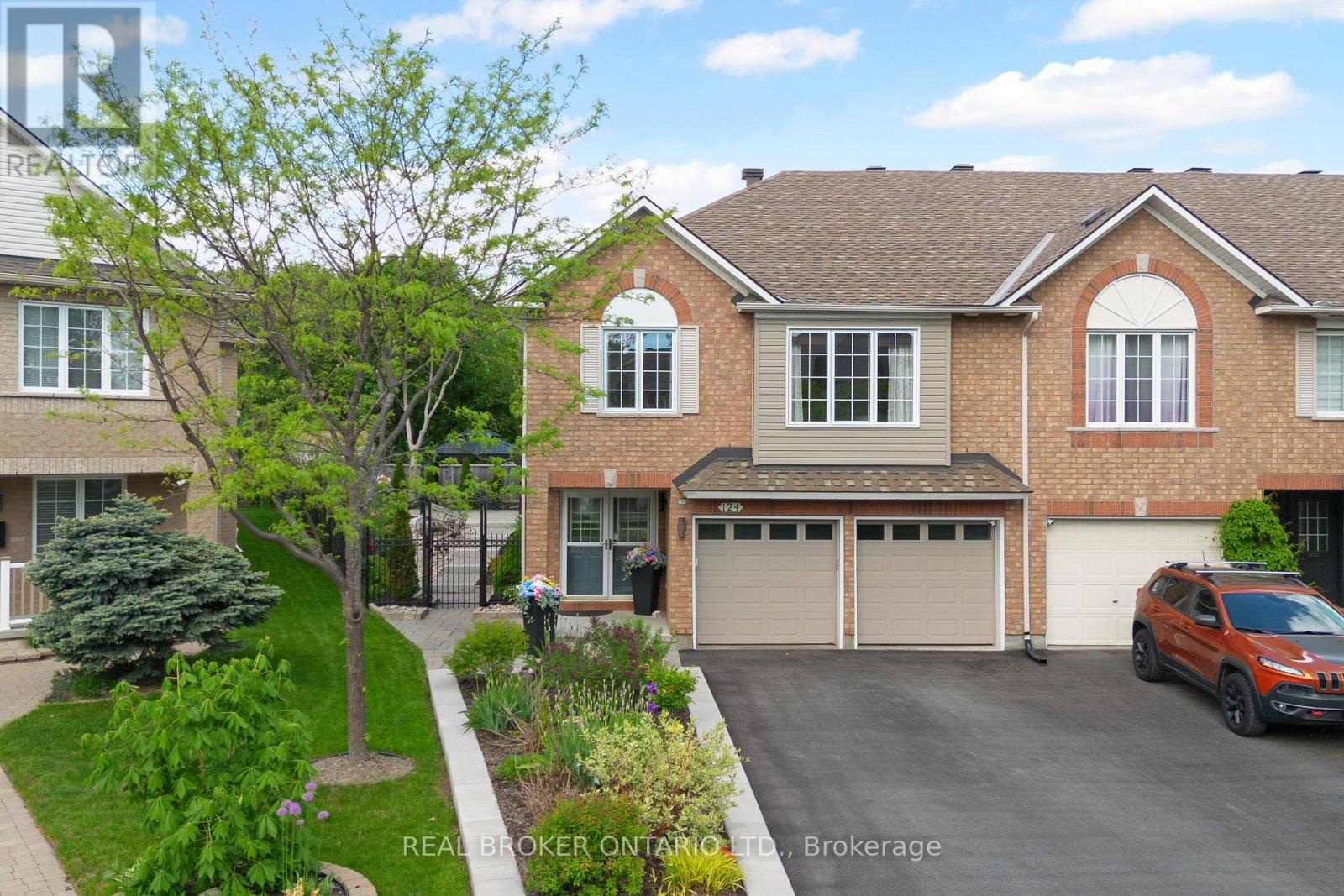 124 MACASSA CIRCLE