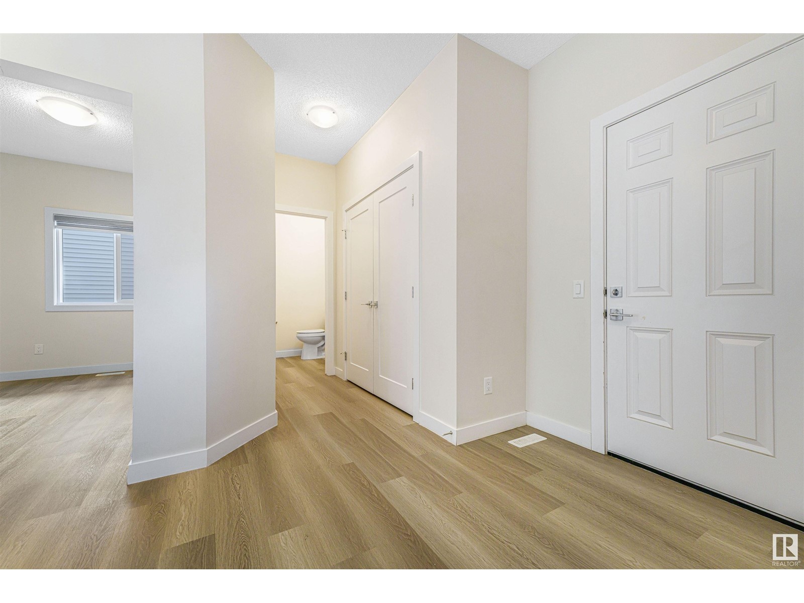 8836 183 AV NW NW