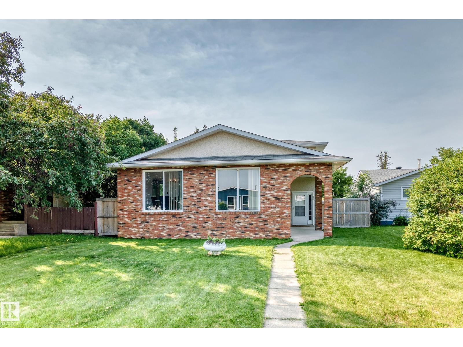 1928 68 ST NW