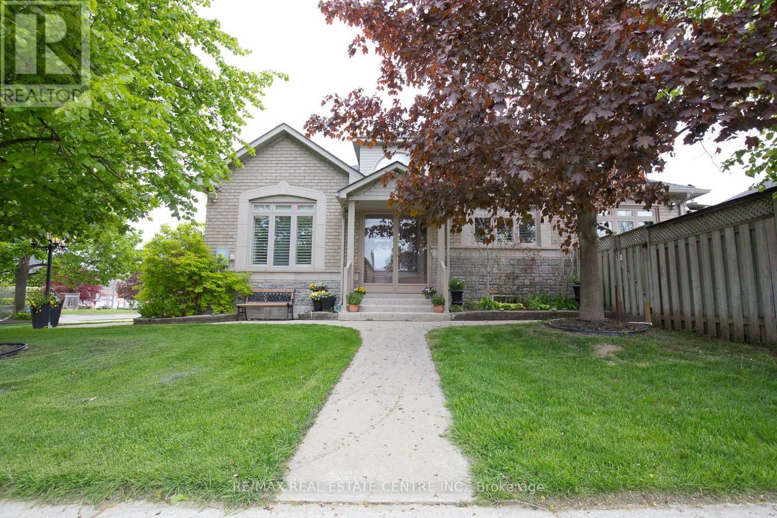 1 KIRKWOOD CRESCENT