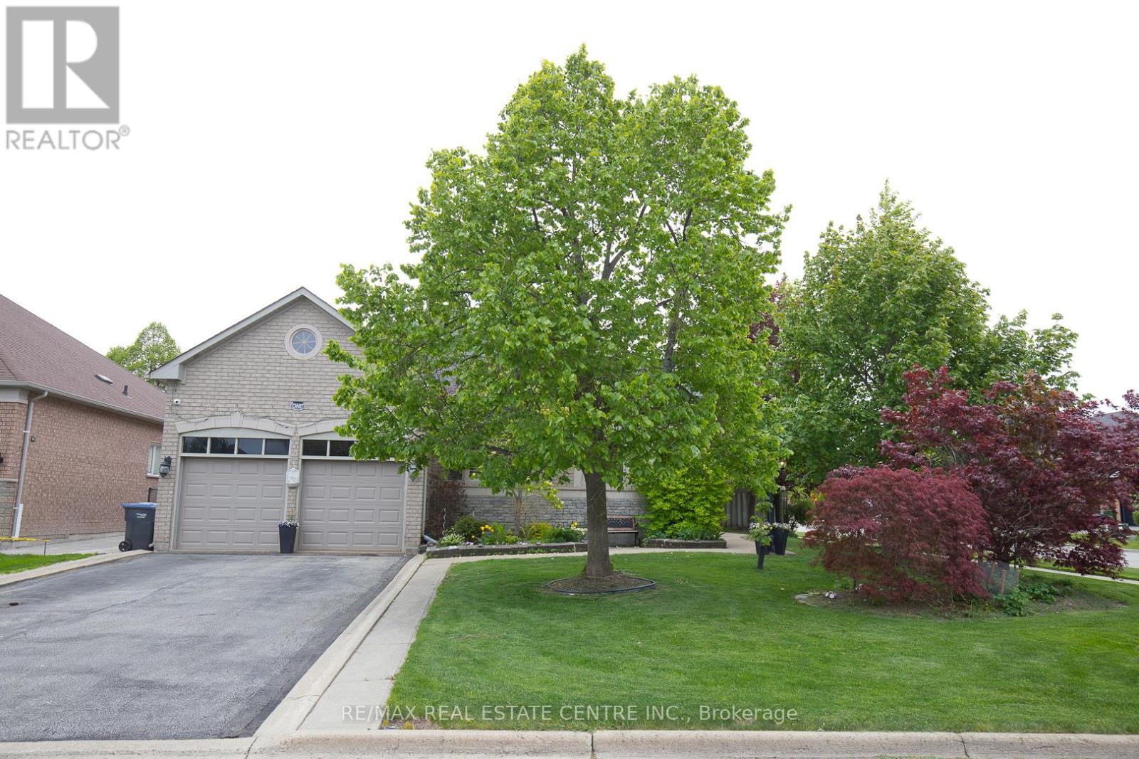 1 KIRKWOOD CRESCENT