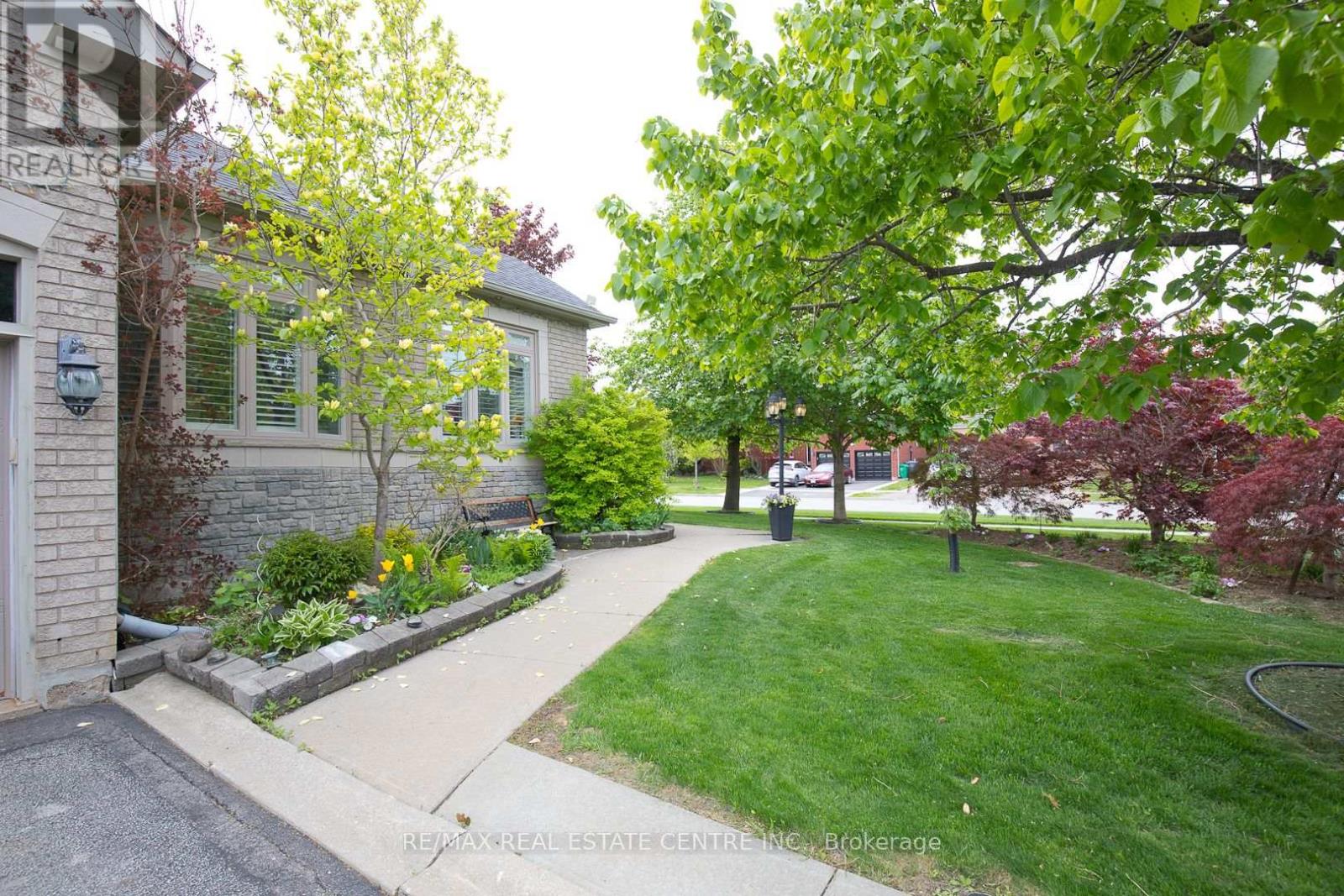 1 KIRKWOOD CRESCENT