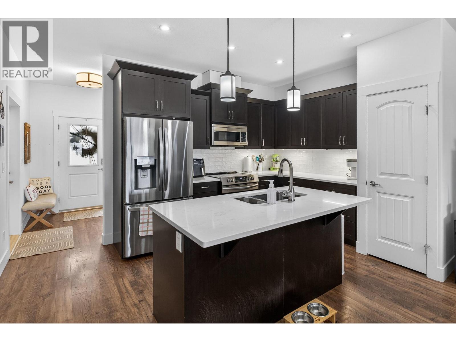 1040 Mt Revelstoke Place Unit# 32