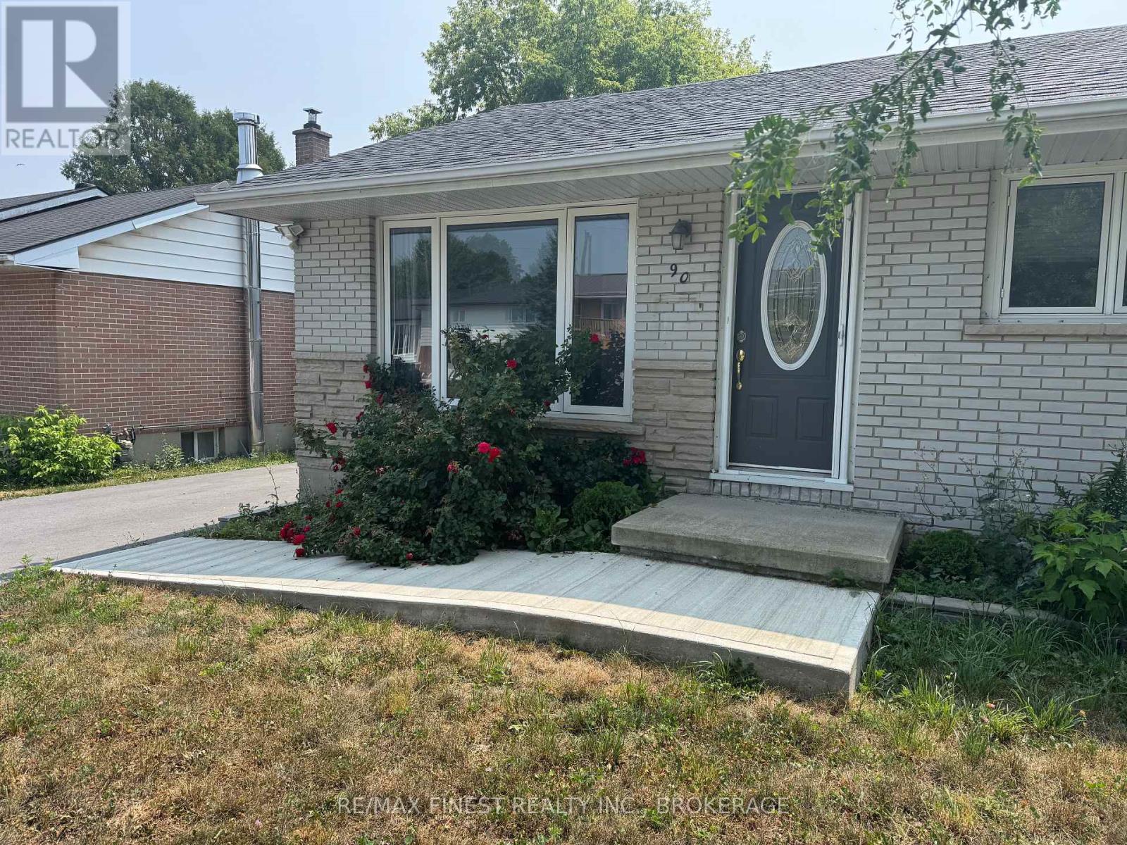 90 MORENZ CRESCENT