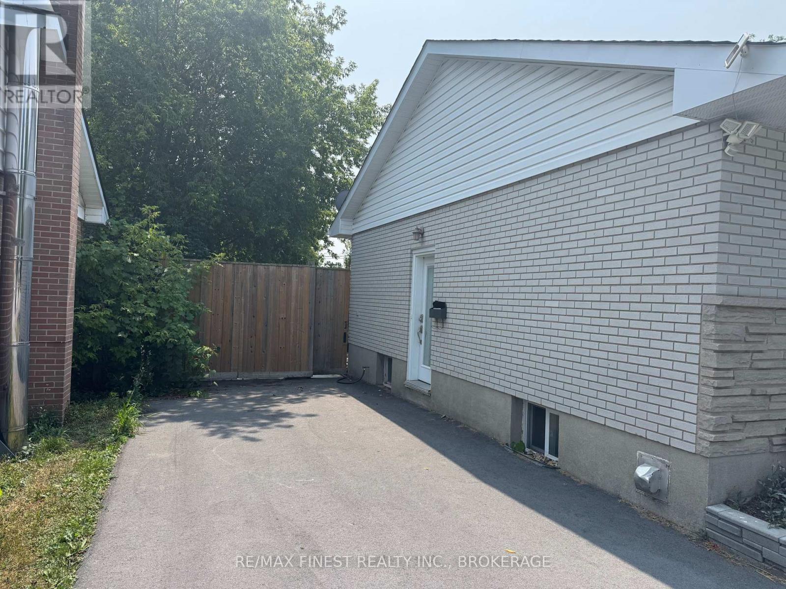 90 MORENZ CRESCENT