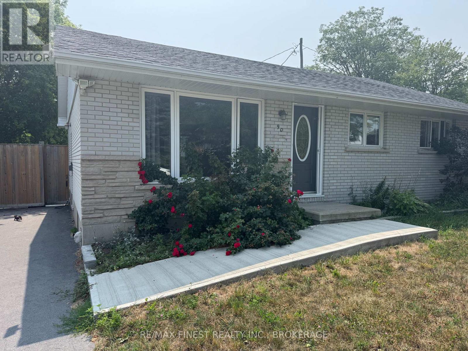 90 MORENZ CRESCENT