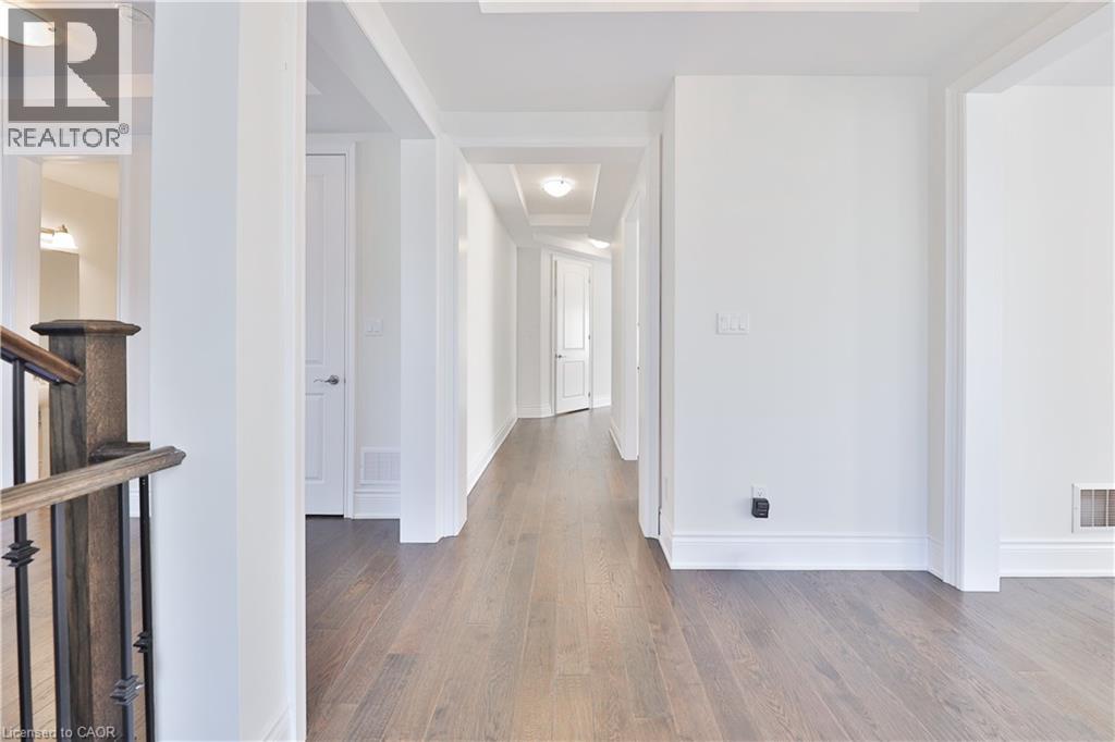 2163 VINELAND Crescent