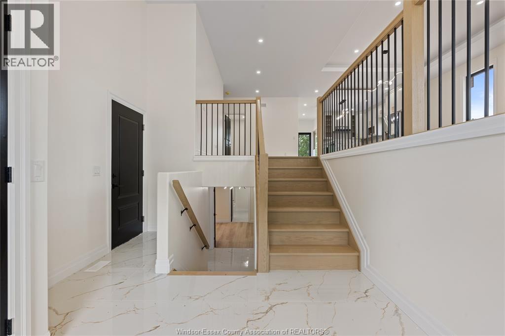 2596 MAYFAIR AVENUE South