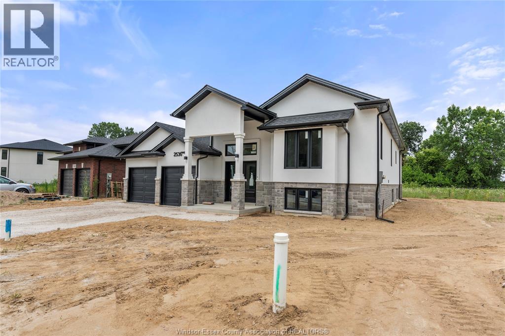 2596 MAYFAIR AVENUE South