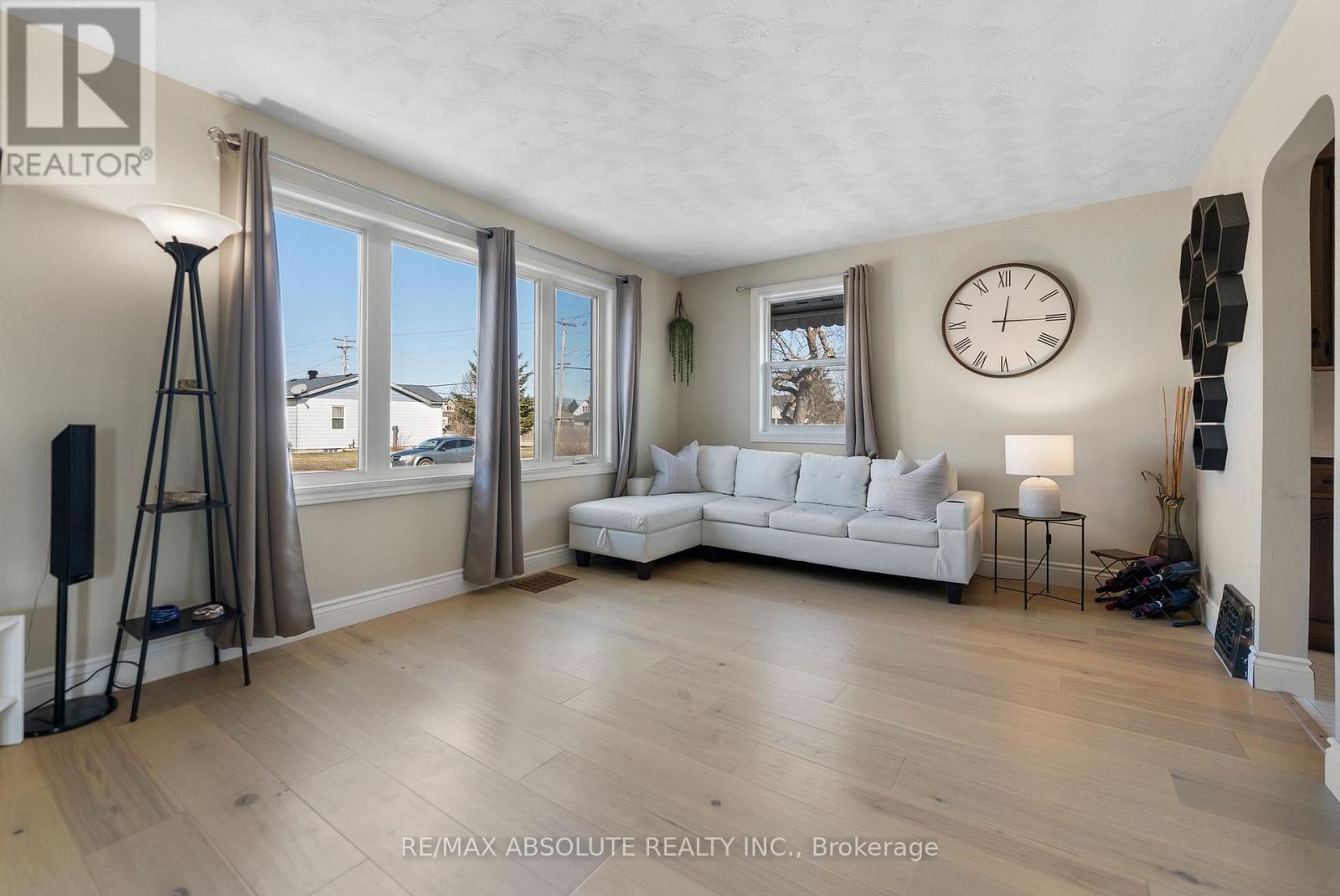 61 THIRD AVENUE