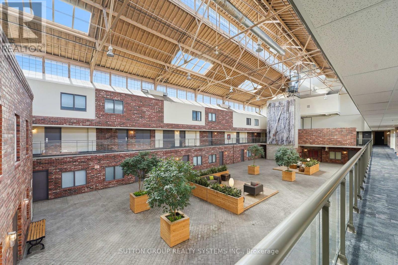 332 - 1100 LANDSDOWNE AVENUE