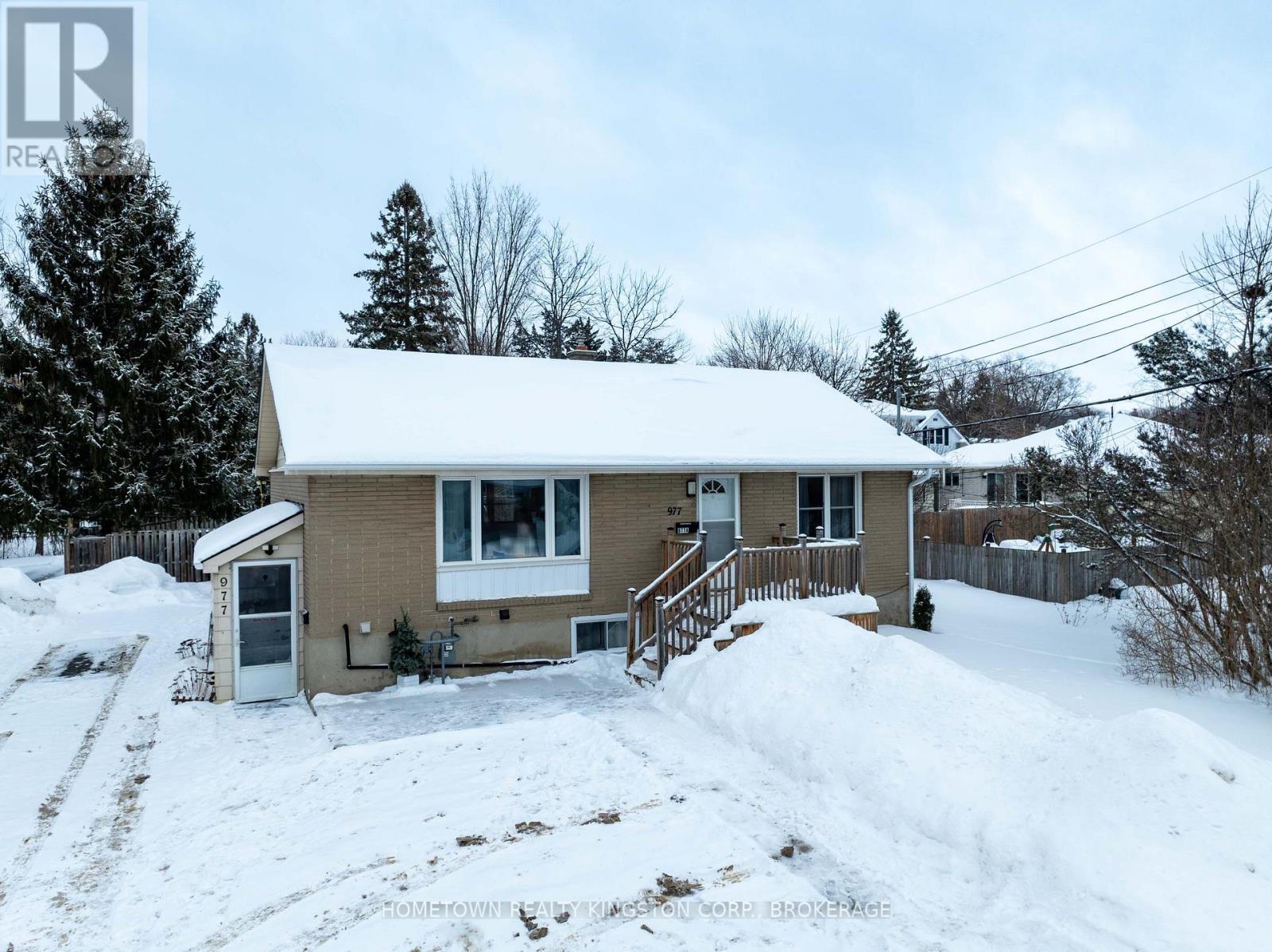 977 PORTSMOUTH AVENUE