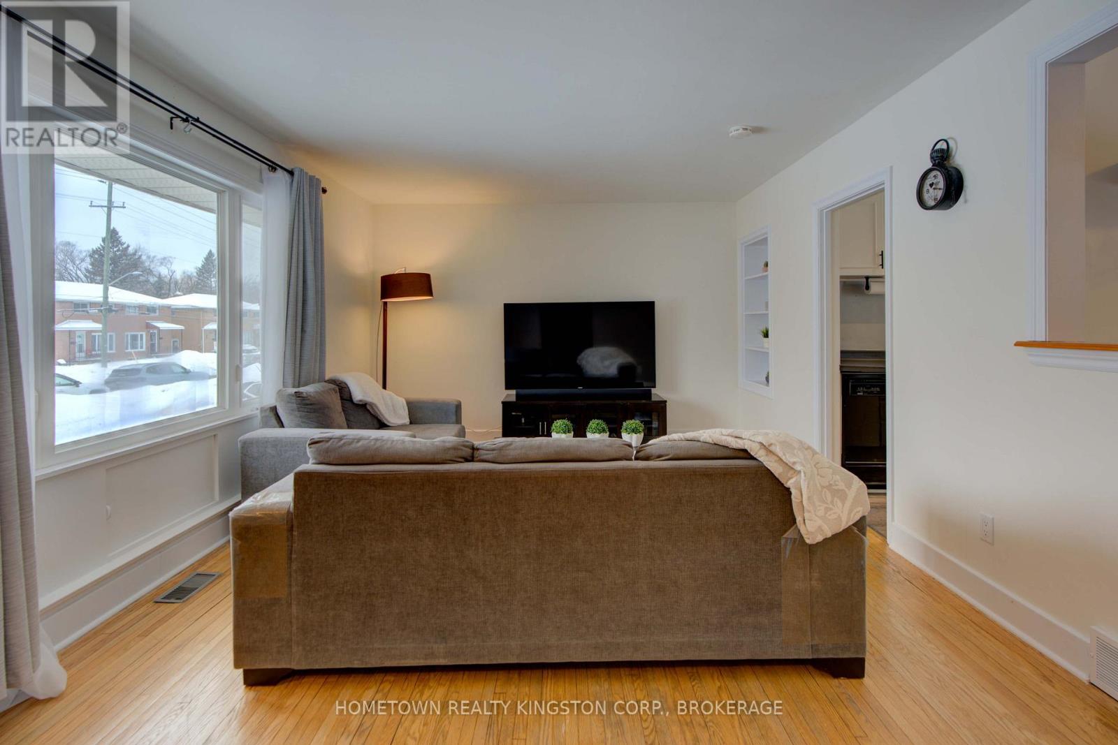 977 PORTSMOUTH AVENUE