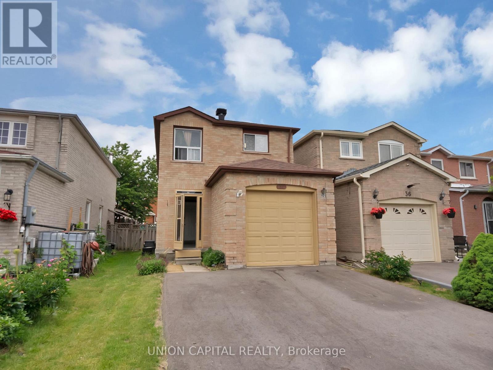 Photo 1 of 19 — 34 TIMBERS CIRCLE, Markham (Milliken Mills East), ON L3S1E4
