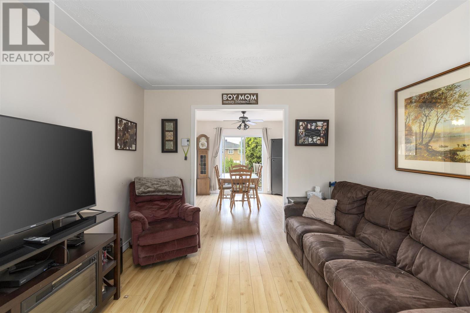 137 Prentice AVE