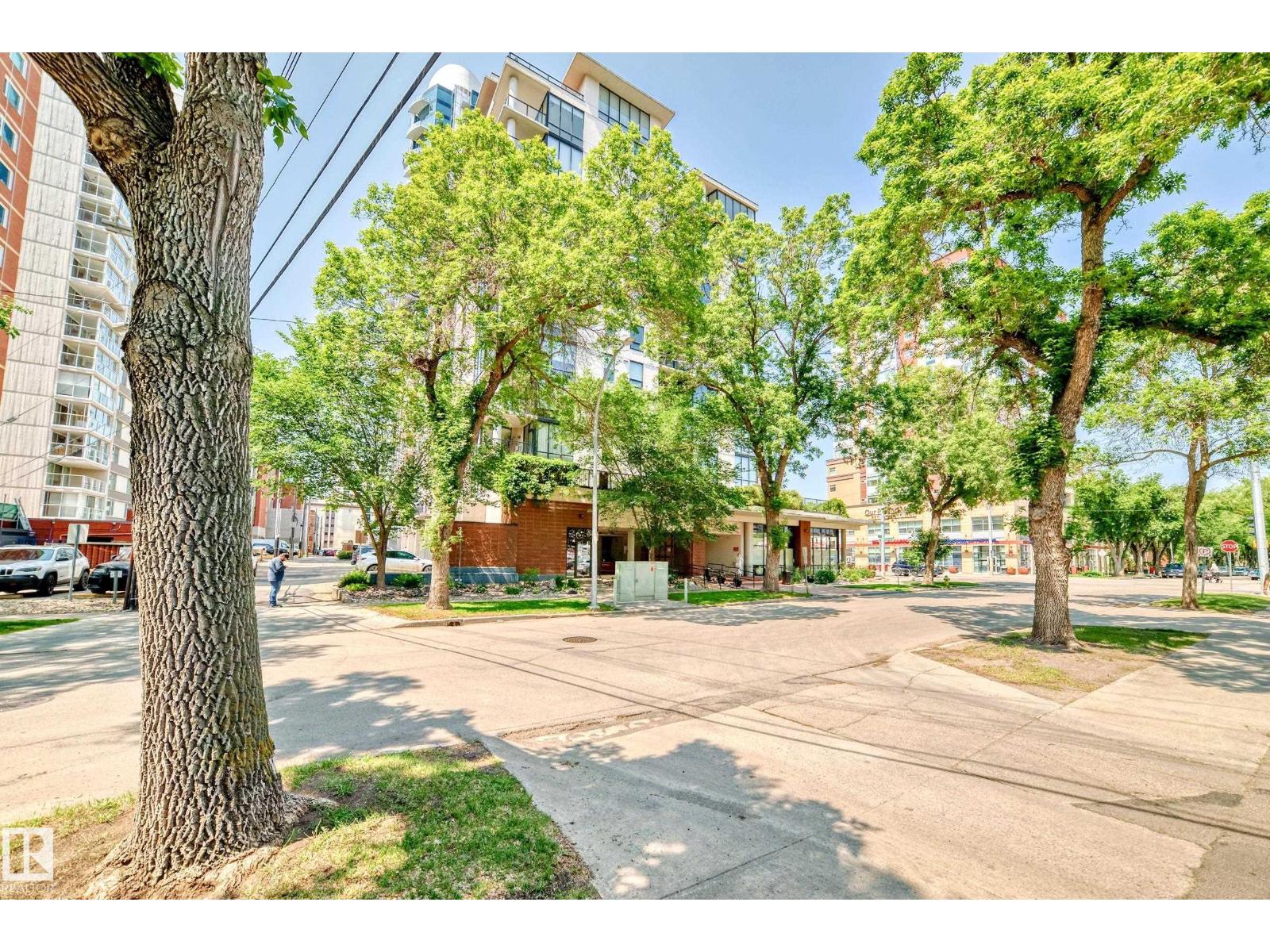 #404 10028 119 ST NW