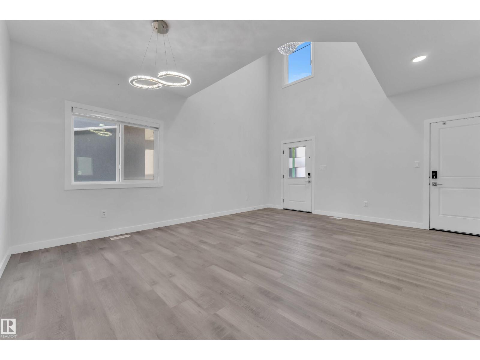 348 33 AV NW