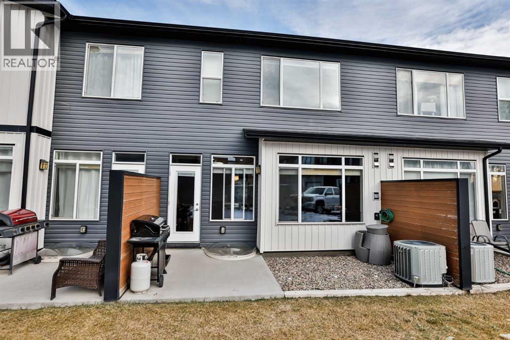 2, 426 Highlands Boulevard W