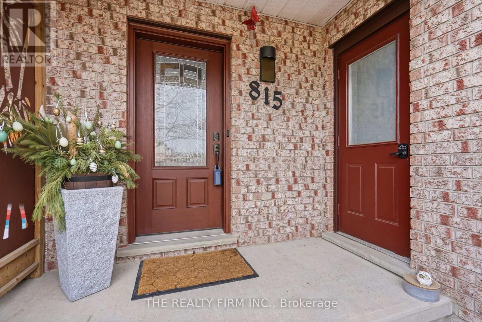 815 DEVERON CRESCENT