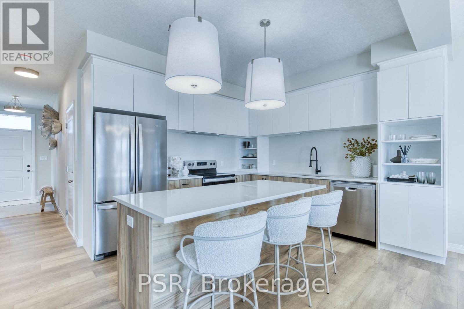 93 RIVERGREEN CRESCENT