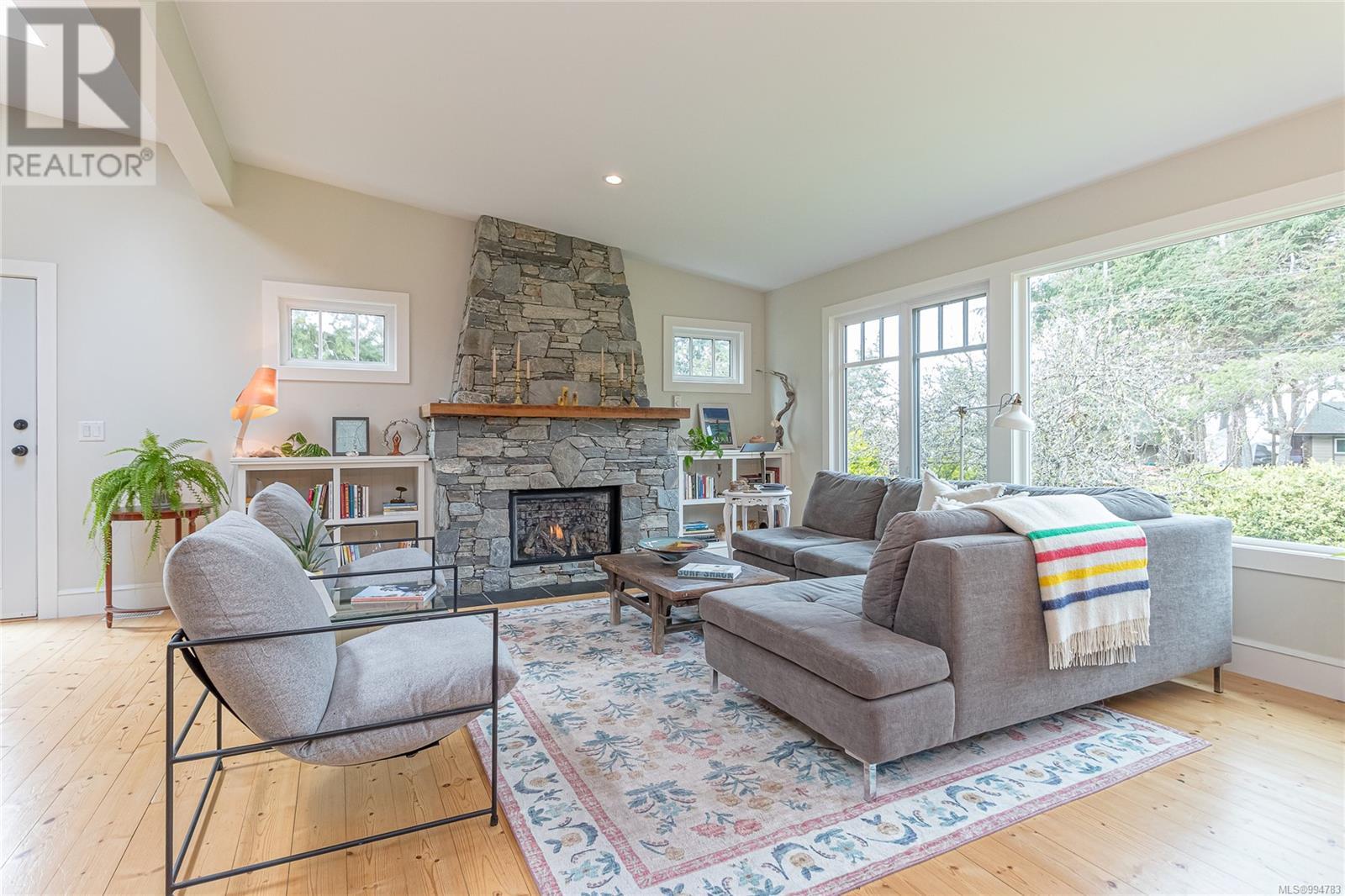 936 Shorewood Dr
