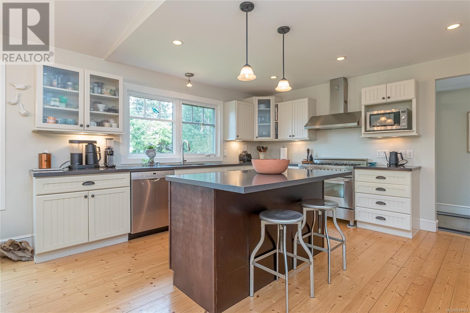 936 Shorewood Dr